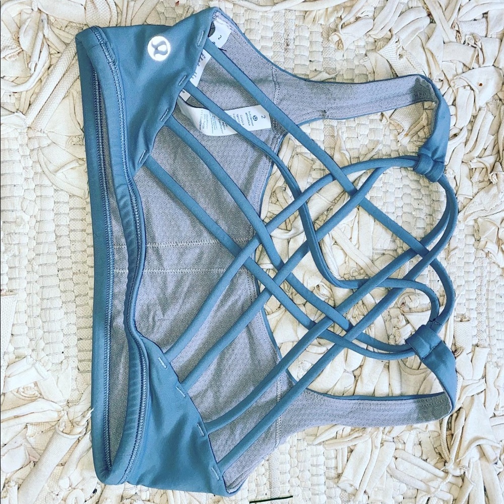 🍋LULULEMON HARD TO FIND blueish gray free to be wild sports bra!!!